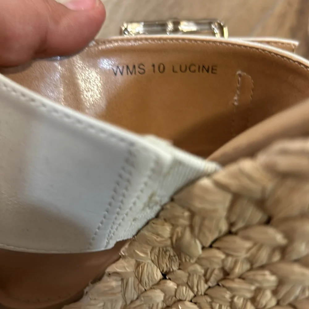 Woman’s size 10 - Picture 6 of 7